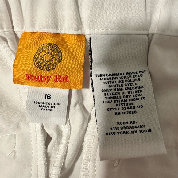 NWOT Ruby Rd. Scallop Hem Pants, Size 16 - Picture 4 of 4